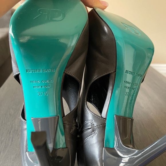 Shoes - Picture 3 of 4